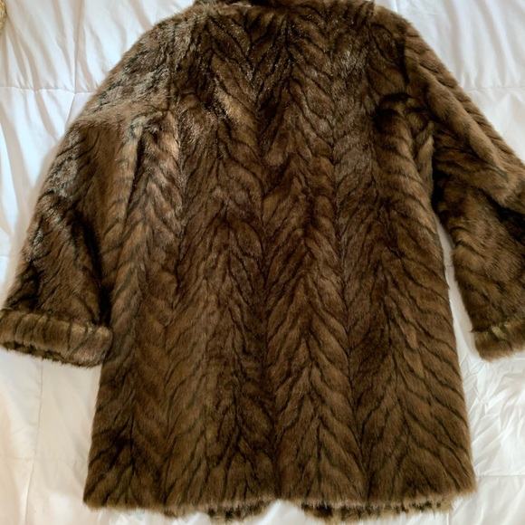 Pamela McCoy Faux Fur Brown Tiger Stripe Pattern, Size 2X - Picture 2 of 5